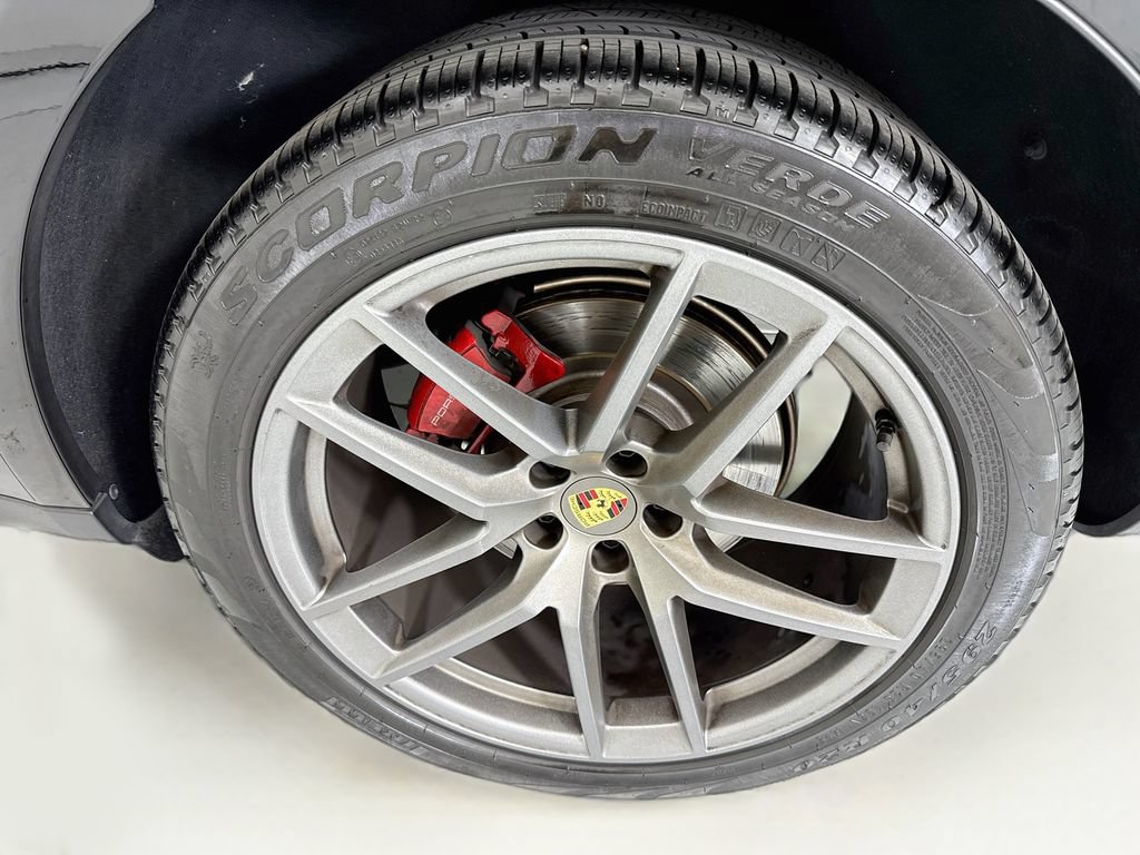 Certified 2025 Porsche Macan S AWD/4WD image 31