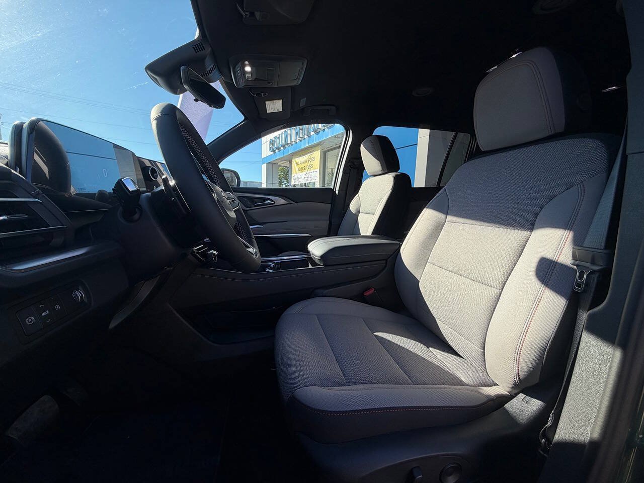 New 2027 Chevrolet Traverse LT w/ Driver Confidence Package FWD image 10
