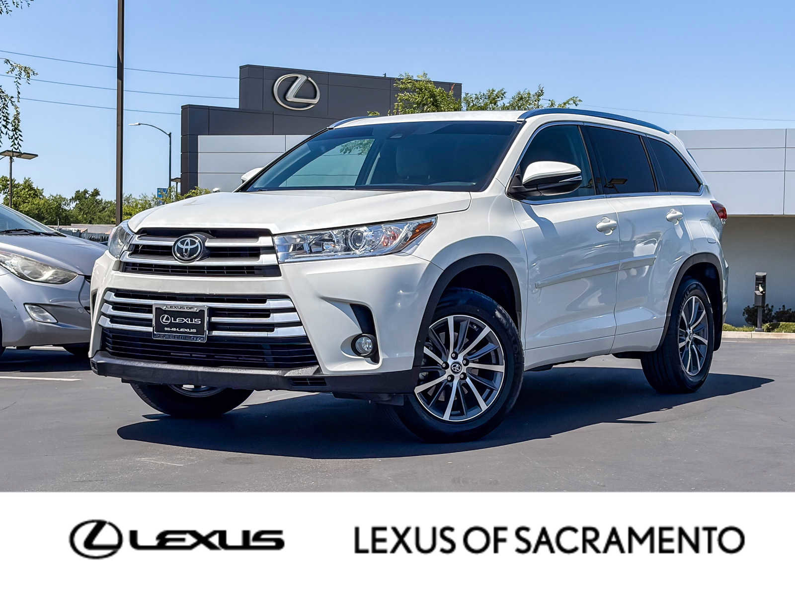 Used 2017 Toyota Highlander XLE AWD/4WD video 1