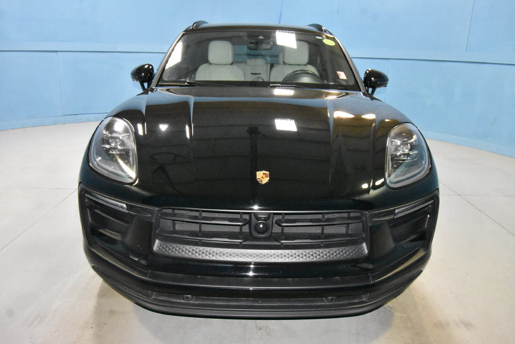 Used 2023 Porsche Macan AWD/4WD image 25