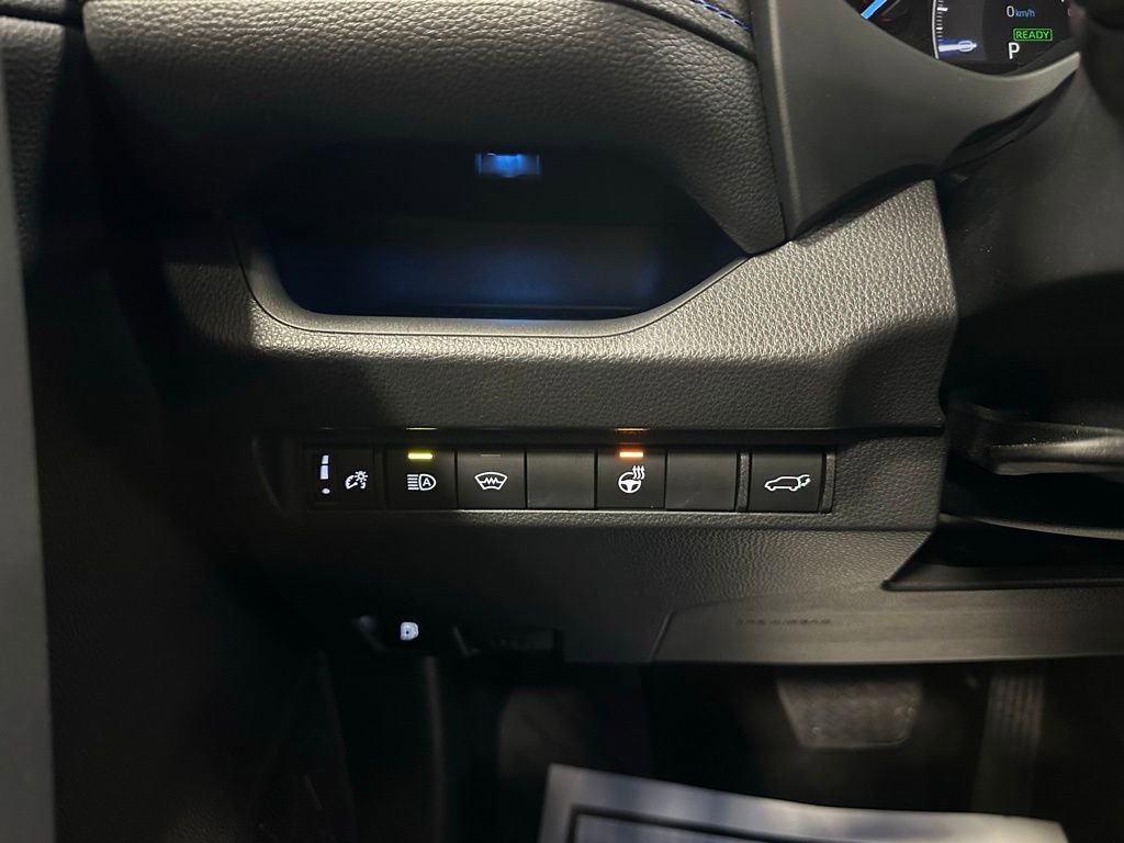 Used 2025 Toyota RAV4 XSE w/ Weather Package image 17