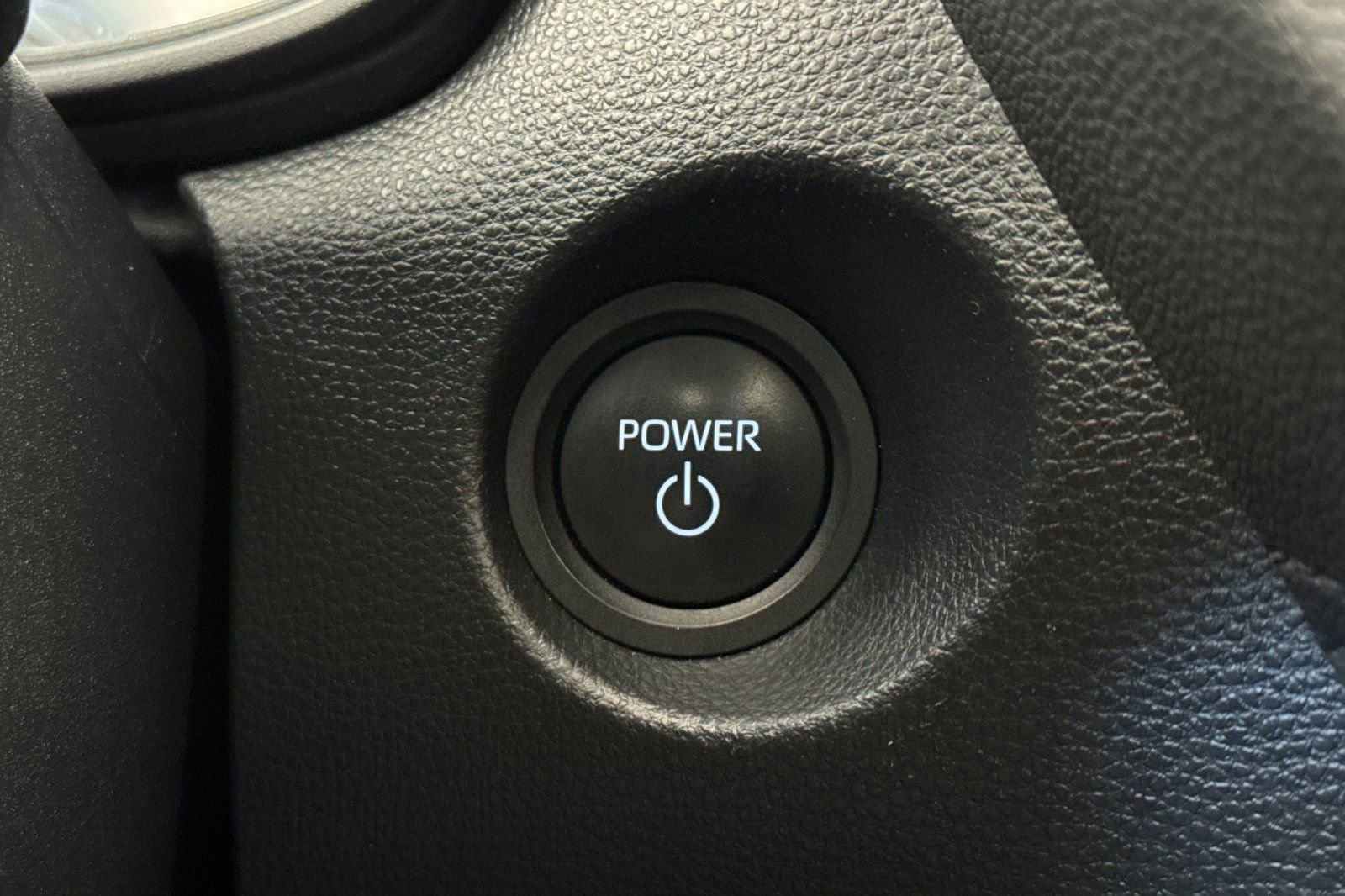 Used 2025 Toyota Corolla Cross AWD Hybrid w/ Moonroof Package image 23
