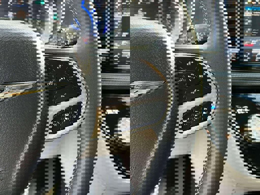 Used 2023 Chrysler Pacifica Touring-L image 22