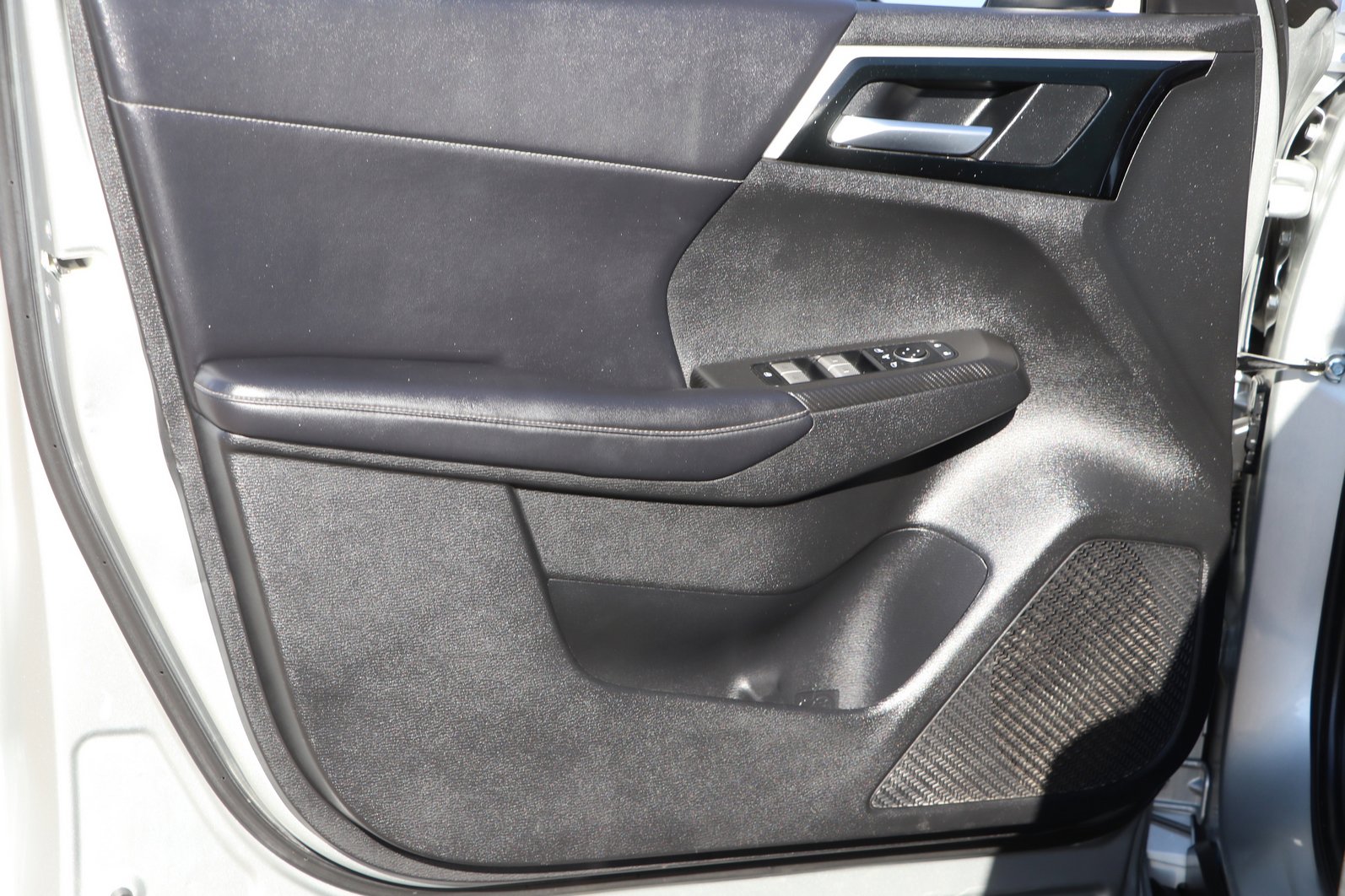 Used 2023 Mitsubishi Outlander SE FWD image 10