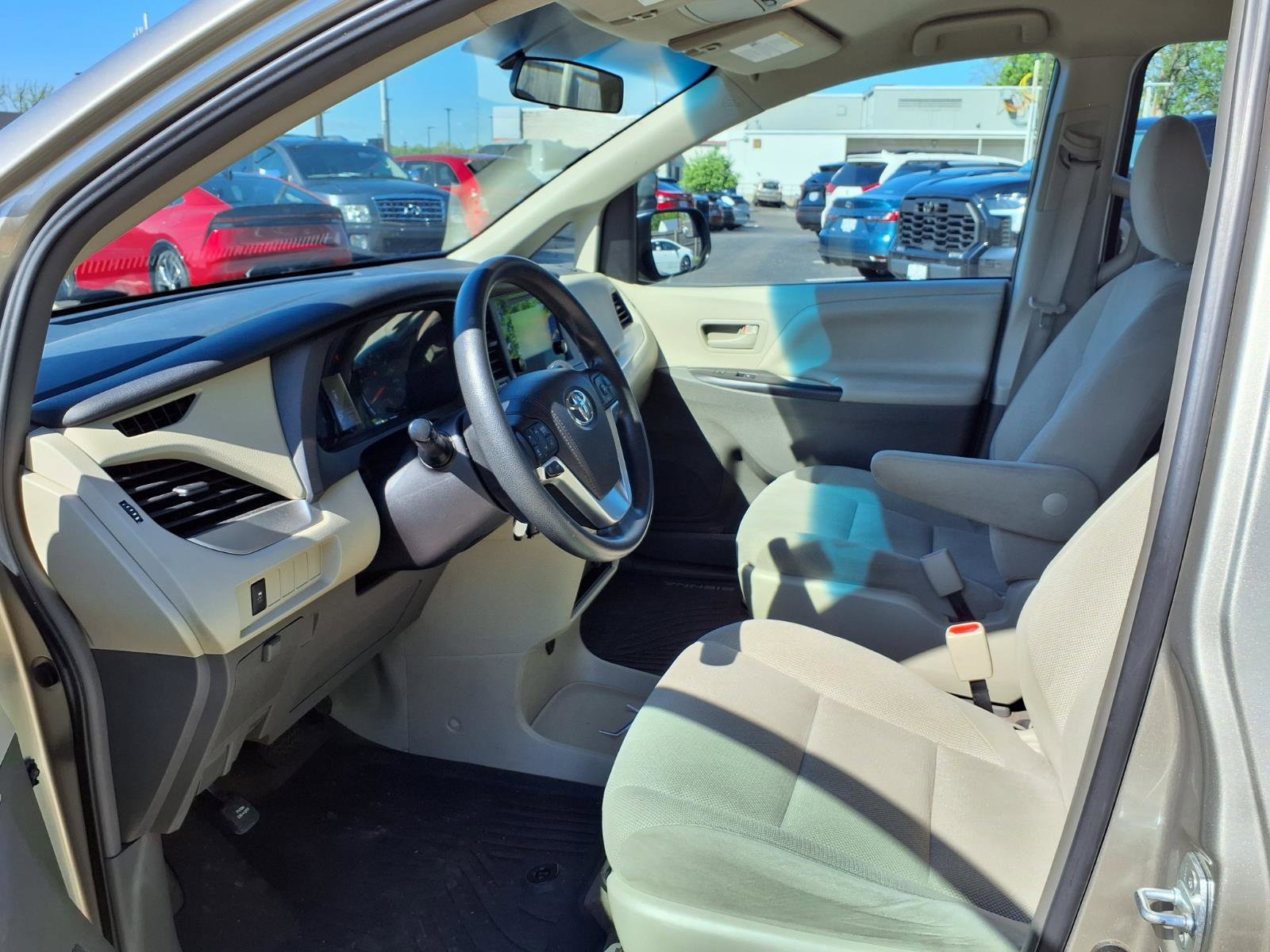 Used 2017 Toyota Sienna L FWD image 20