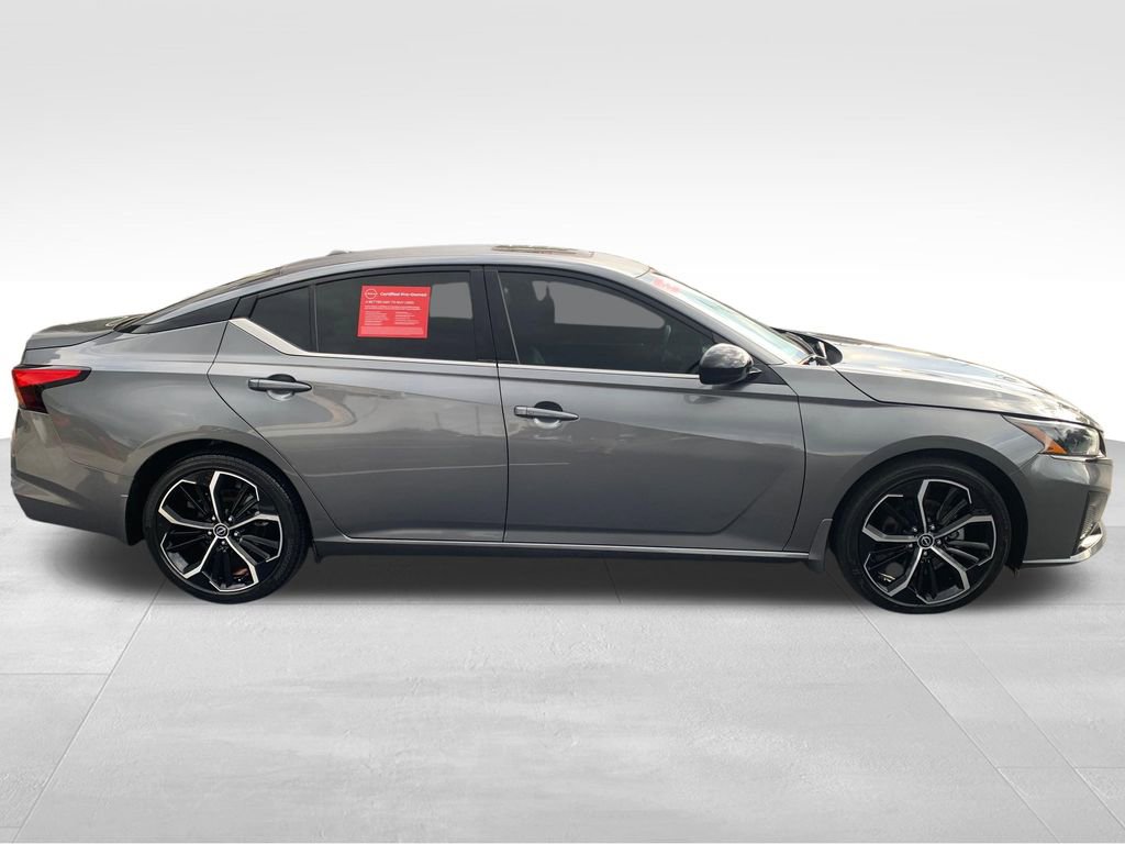 Used 2024 Nissan Altima 2.5 SR w/ SR Premium Package FWD image 7