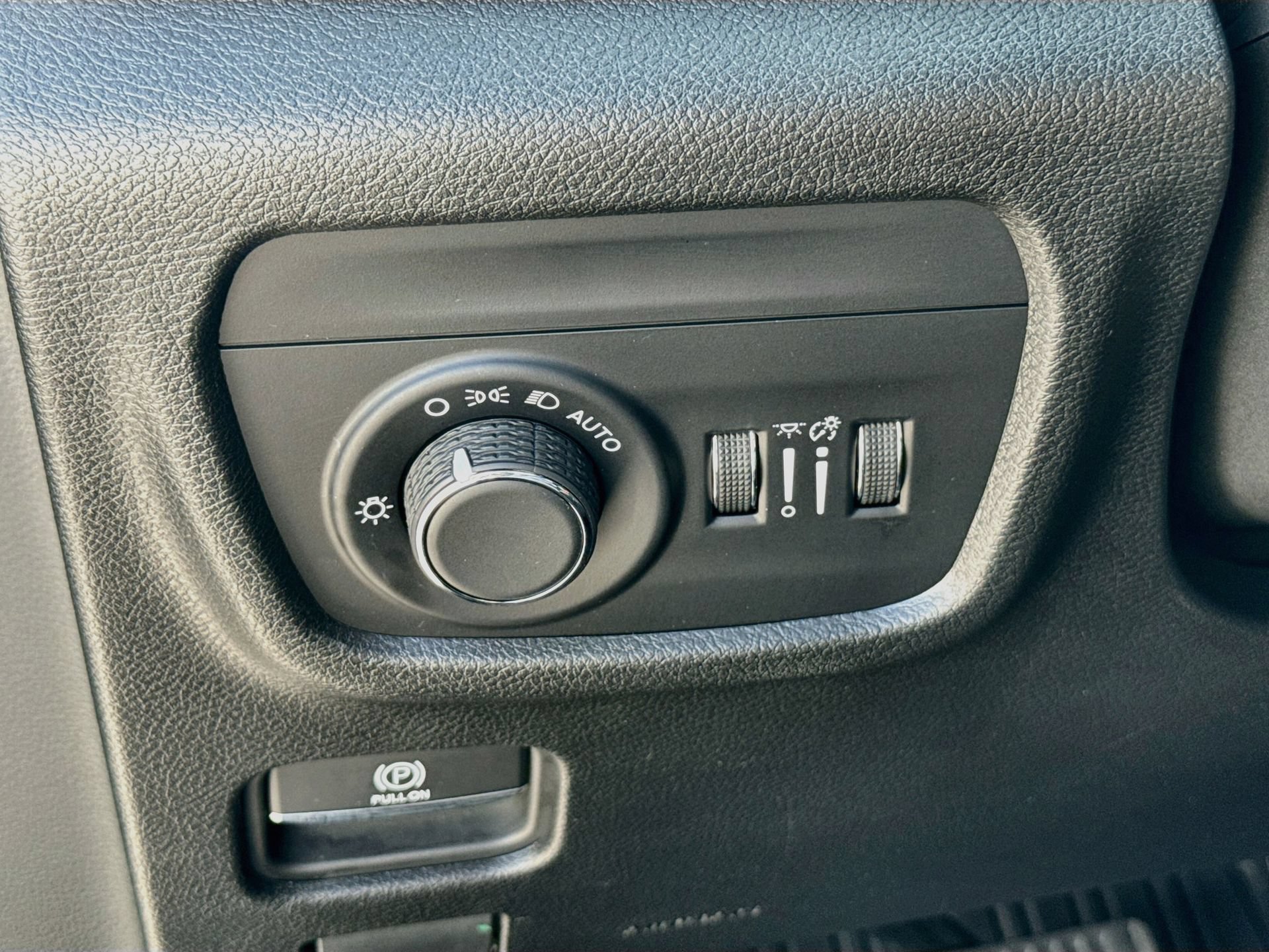 Used 2024 Jeep Grand Cherokee Altitude AWD/4WD image 35