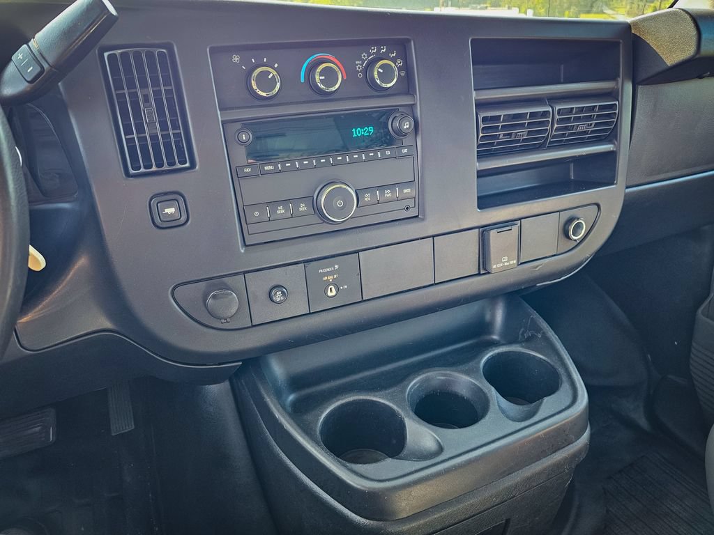 Used 2017 GMC Savana 2500 RWD image 18