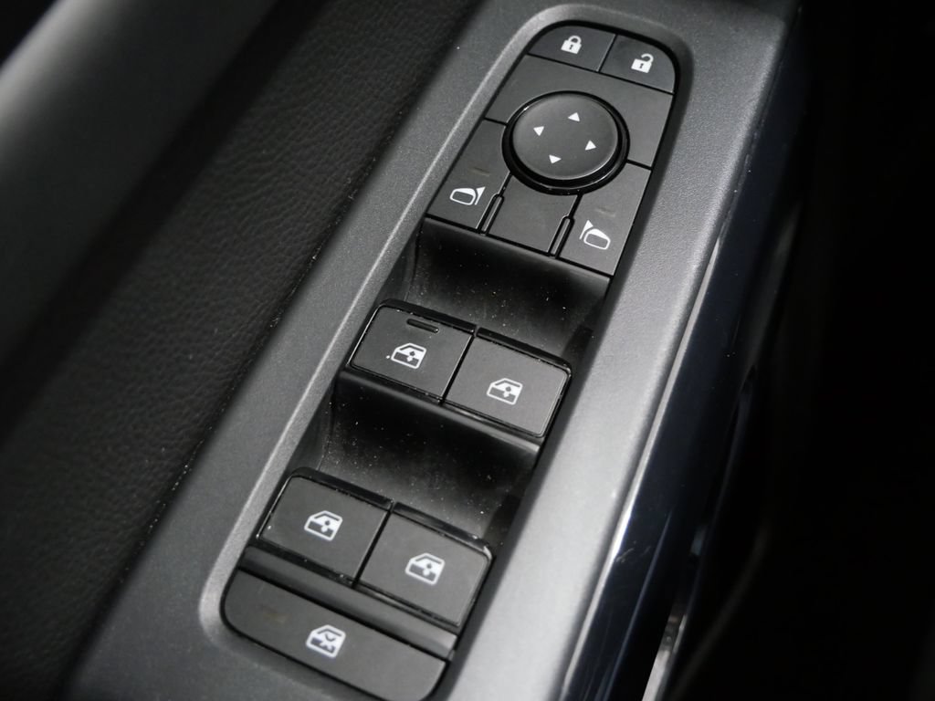 Used 2025 Nissan Pathfinder SV FWD image 13