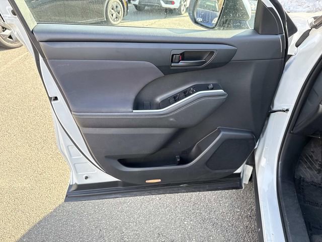 Used 2024 Toyota Highlander LE image 13