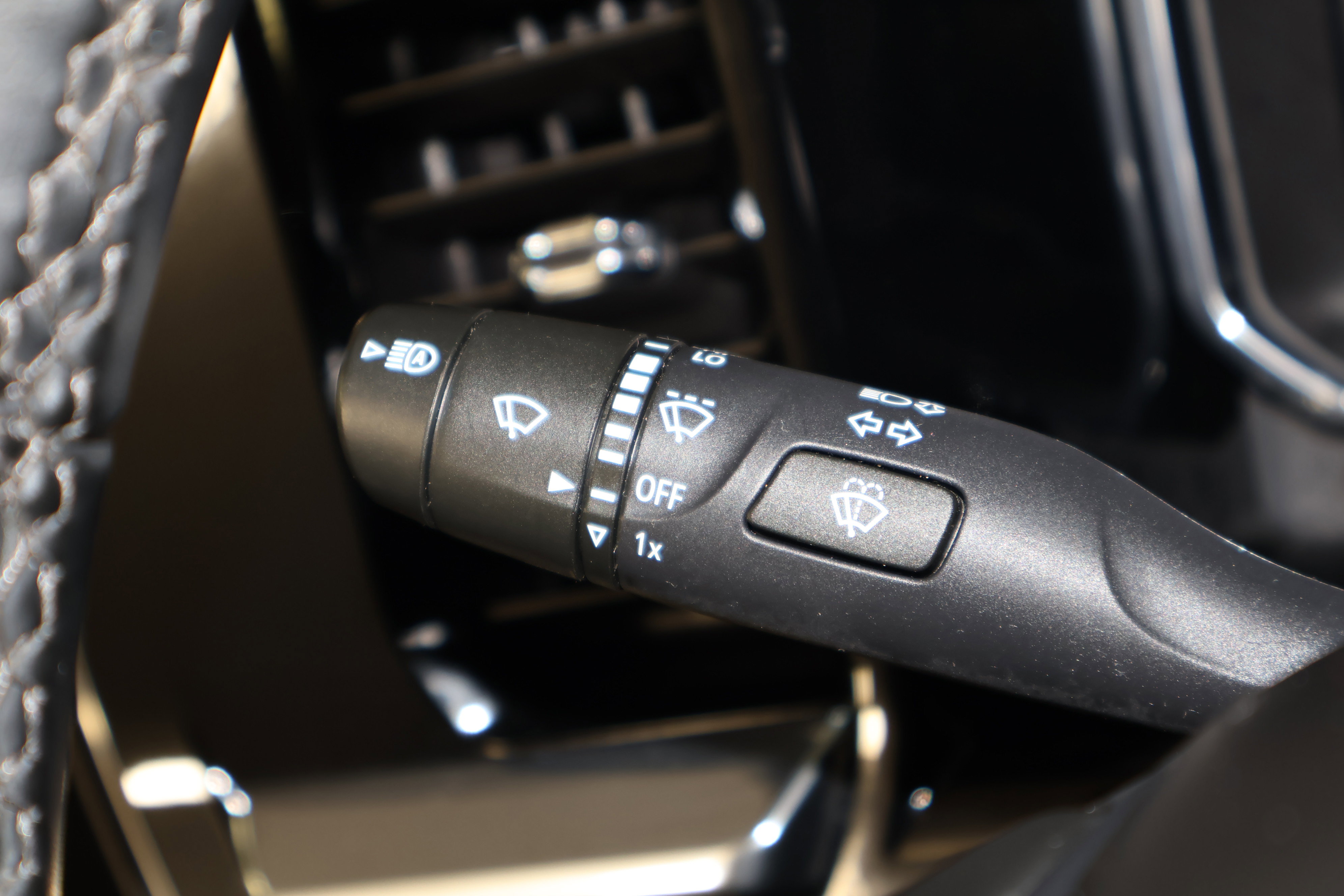 Used 2025 Chevrolet Silverado 1500 LT image 24