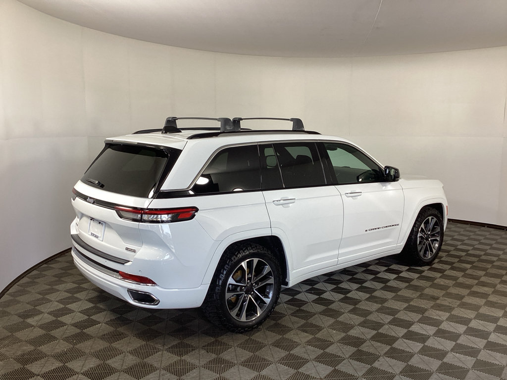 Used 2023 Jeep Grand Cherokee Overland AWD/4WD image 2