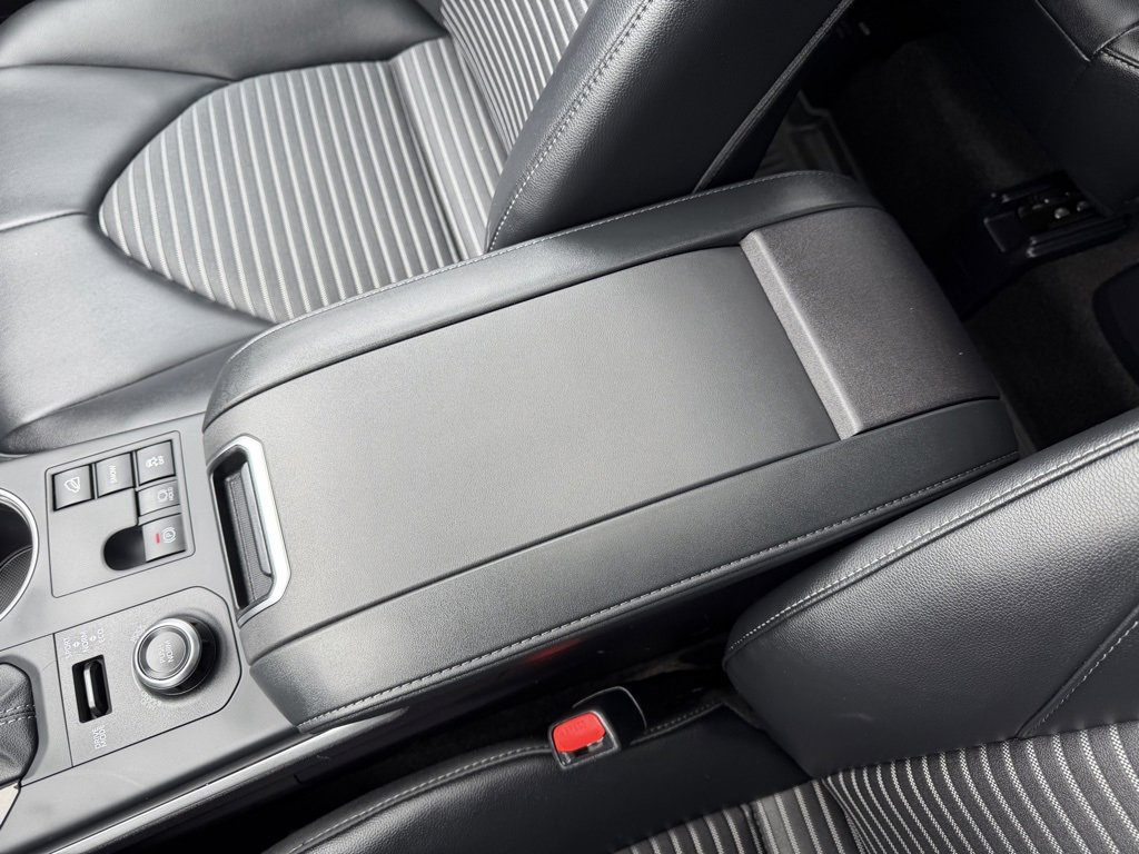 Used 2025 Toyota Highlander XSE image 27