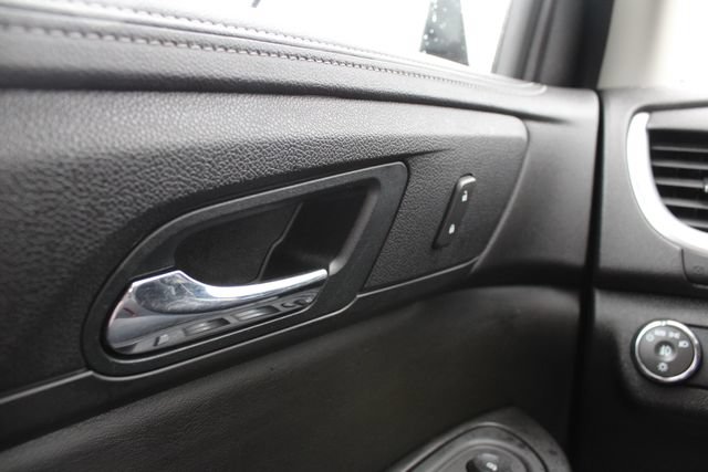 Used 2017 Chevrolet Traverse LT FWD image 6