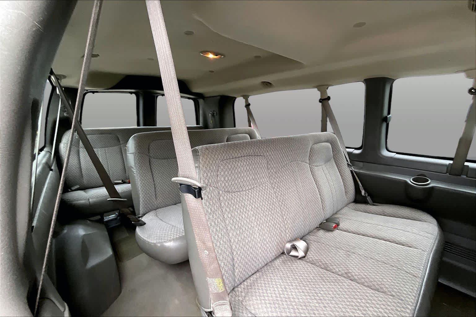 Used 2007 Chevrolet Express 3500 Extended Passenger w/ LT Preferred Equipment Group RWD image 17