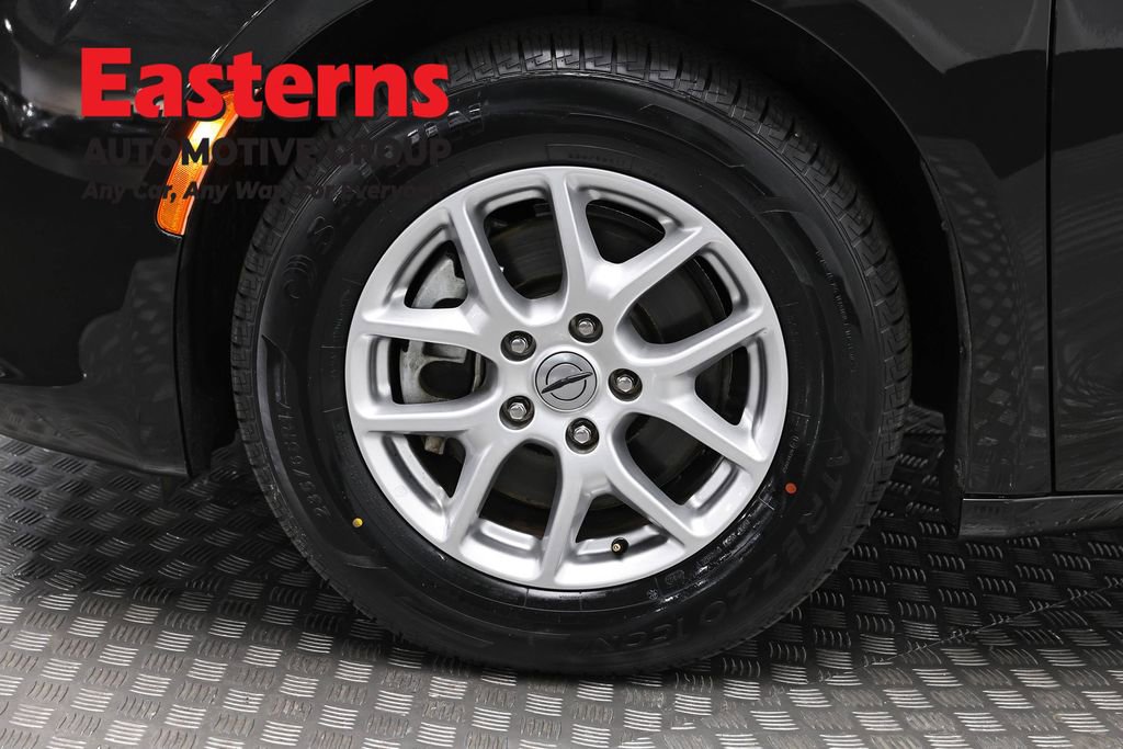 Used 2022 Chrysler Voyager LX image 34