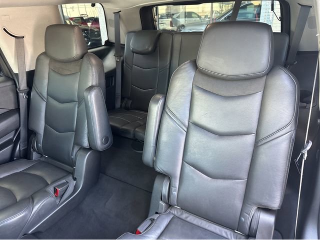 Used 2020 Cadillac Escalade Premium Luxury w/ LPO, Radiant Package image 16