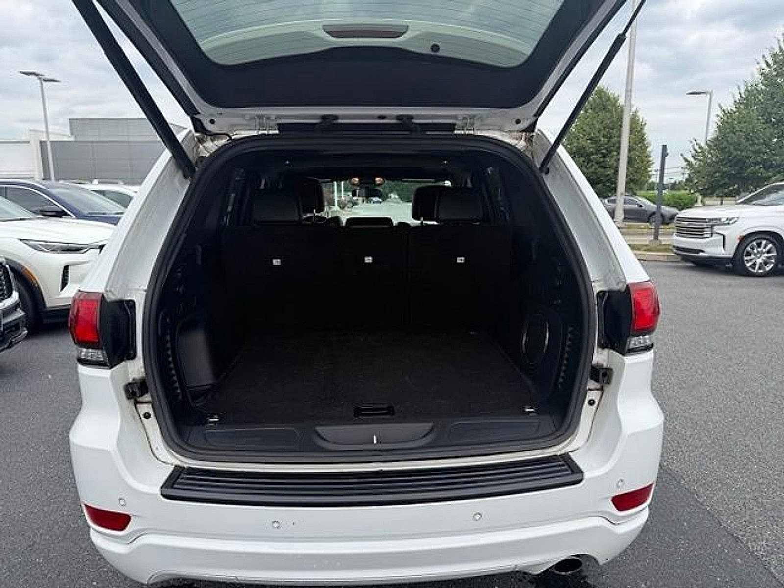 Used 2021 Jeep Grand Cherokee Laredo X AWD/4WD image 24