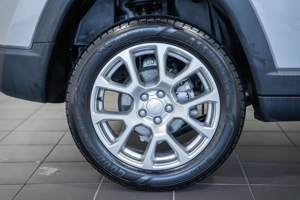 Certified 2023 Jeep Compass Latitude AWD/4WD image 18