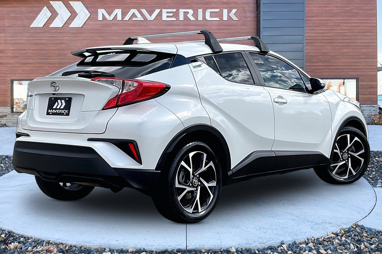 Used 2018 Toyota C-HR XLE FWD image 5