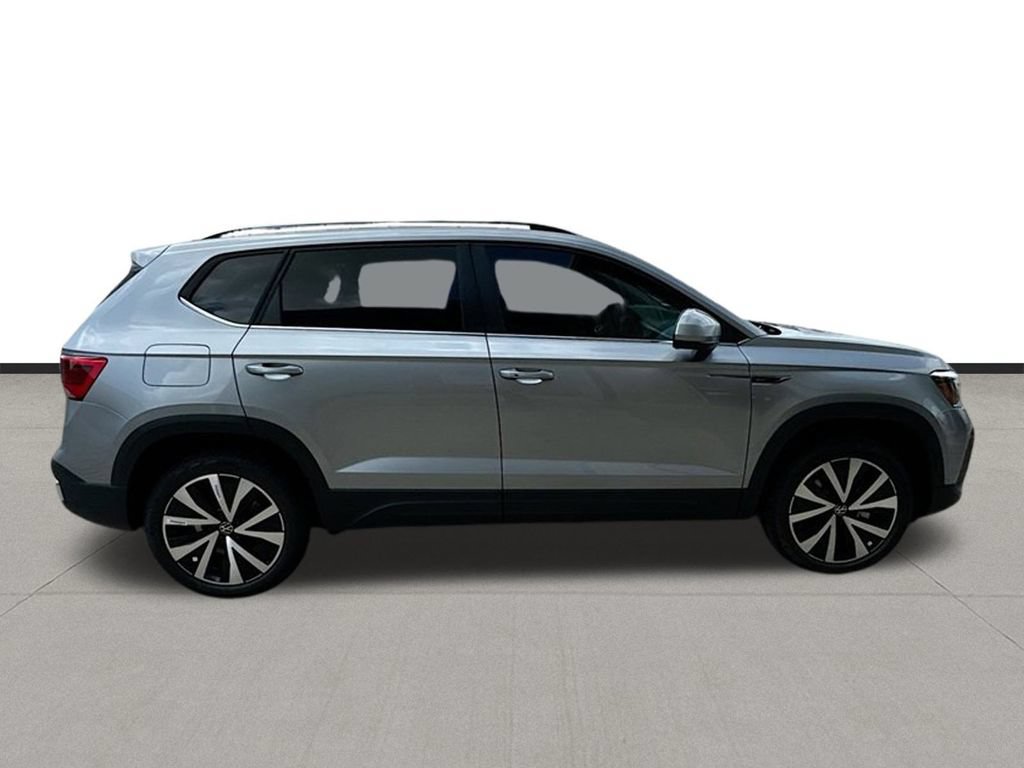 Used 2024 Volkswagen Taos SE FWD image 7