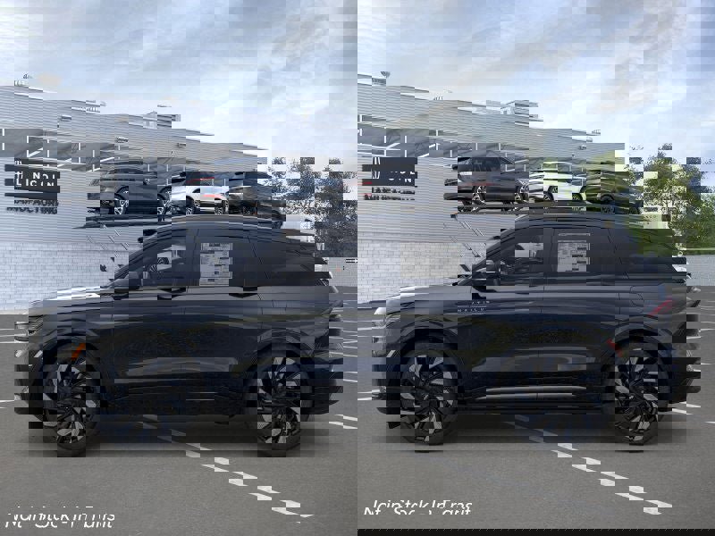 New 2026 Lincoln Nautilus Reserve image 3