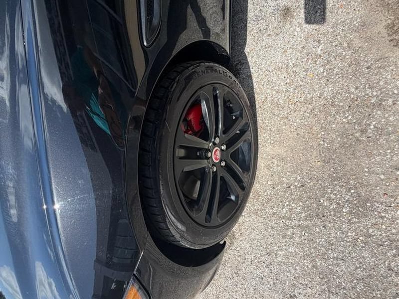 Used 2017 Jaguar XE Premium RWD image 8