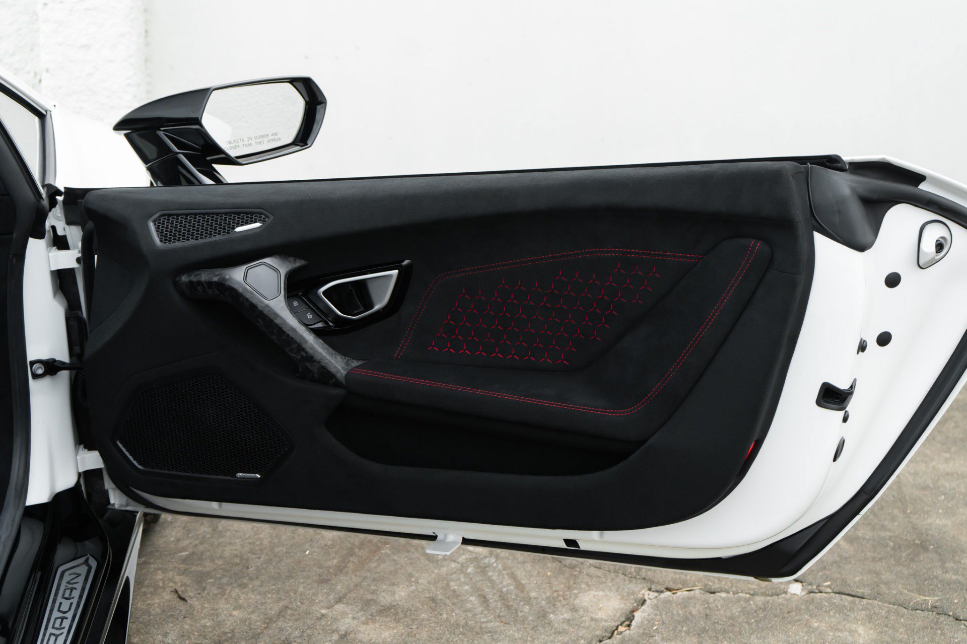 Used 2018 Lamborghini Huracan Performante AWD/4WD image 30