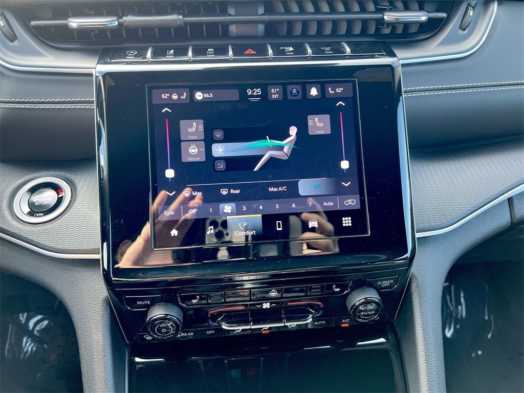 Used 2024 Jeep Grand Cherokee Altitude image 13