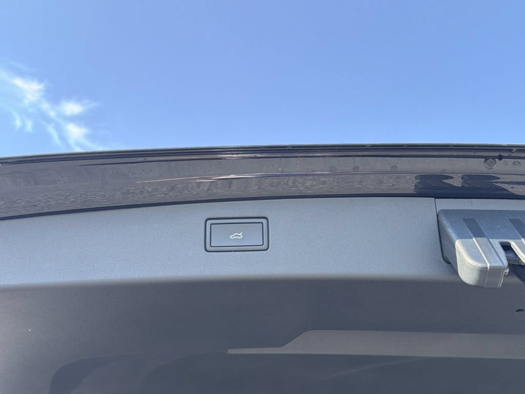 New 2026 Volkswagen Tiguan SE FWD image 15