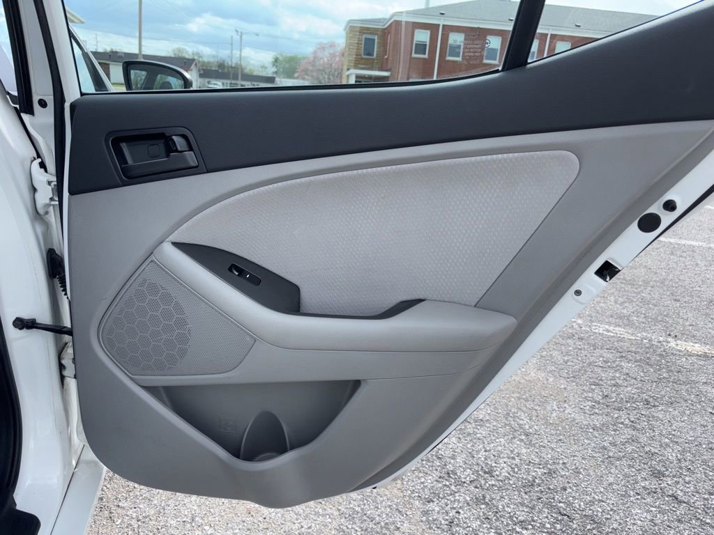 Used 2011 Kia Optima LX w/ Convenience Pkg image 26