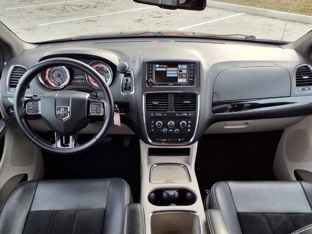 Used 2017 Dodge Grand Caravan SXT image 10