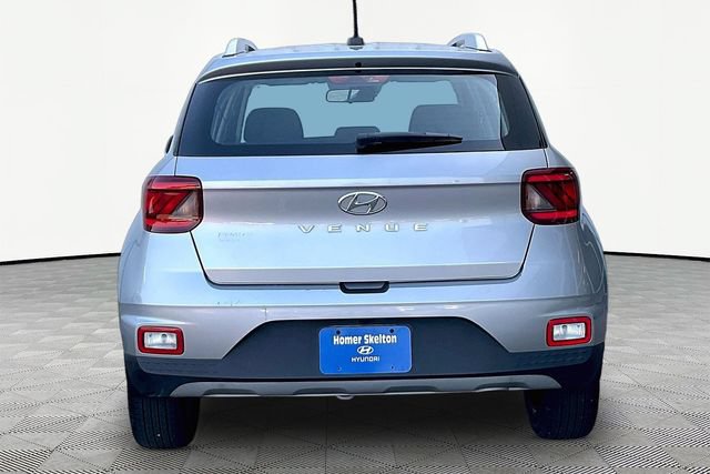 Certified 2024 Hyundai Venue SEL FWD image 4
