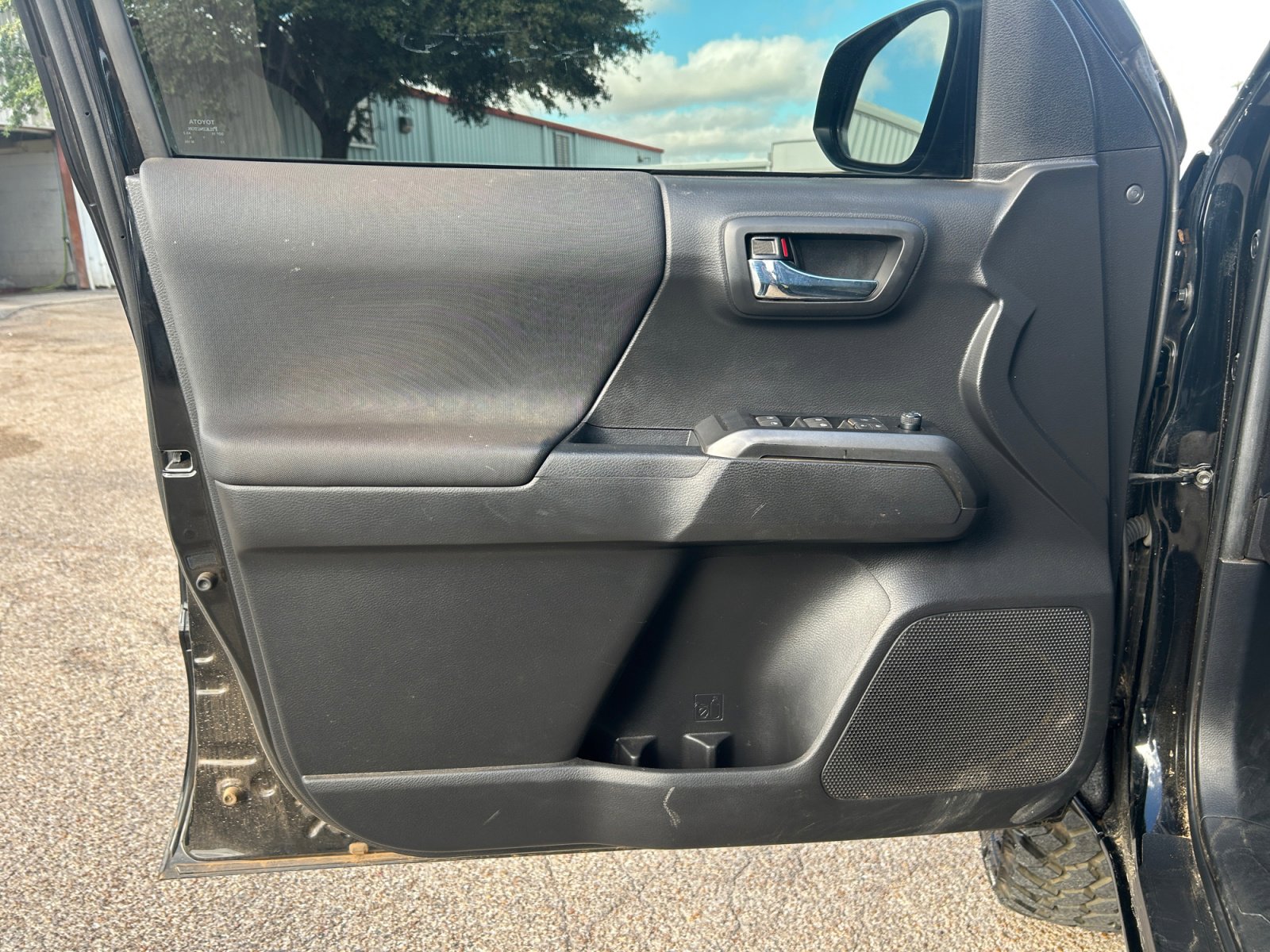 Used 2023 Toyota Tacoma TRD Sport w/ Black Out Package (TMS) image 25