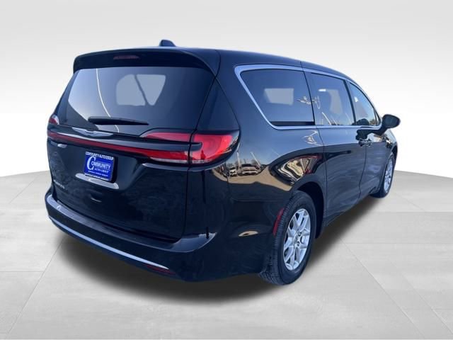 Used 2024 Chrysler Pacifica Touring-L FWD image 9