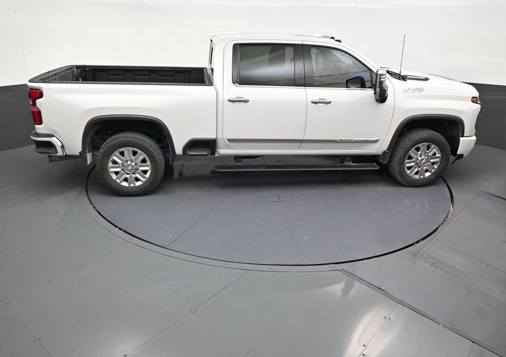 Used 2024 Chevrolet Silverado 3500 High Country w/ High Country Premium Package AWD/4WD image 17