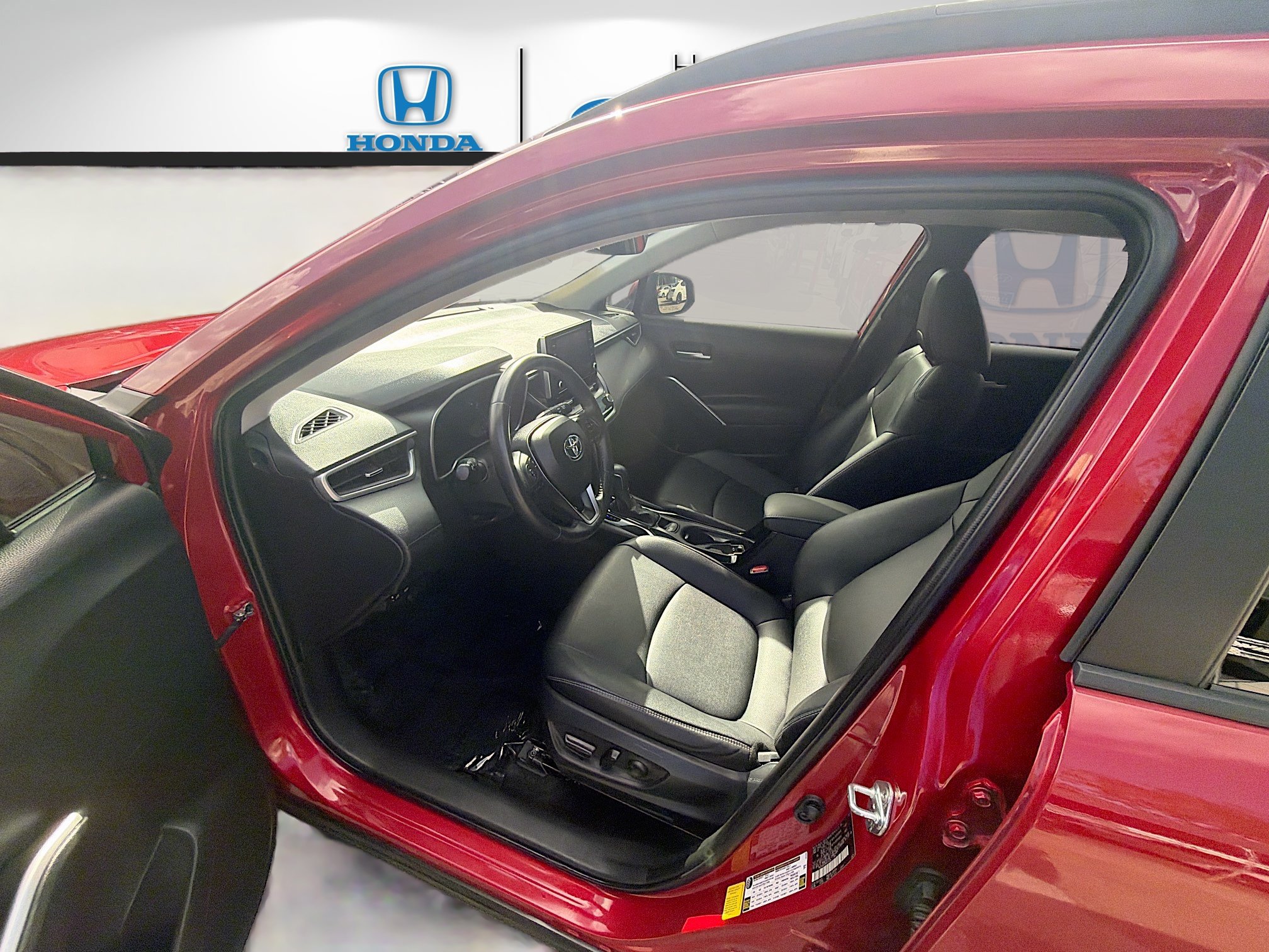 Used 2022 Toyota Corolla Cross XLE FWD image 18