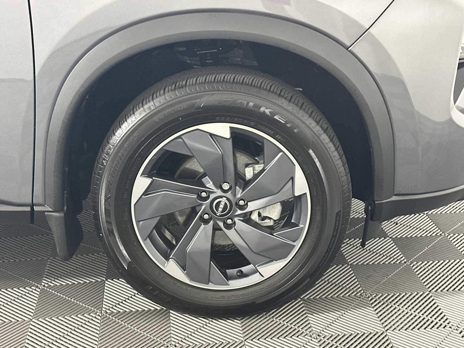 Used 2025 Nissan Rogue SV FWD image 14