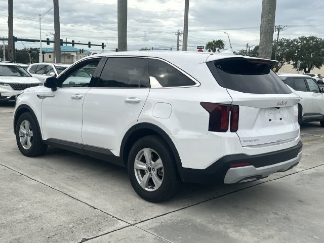 Certified 2025 Kia Sorento LX FWD image 12