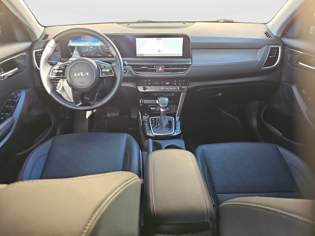 Used 2024 Kia Seltos EX FWD image 19