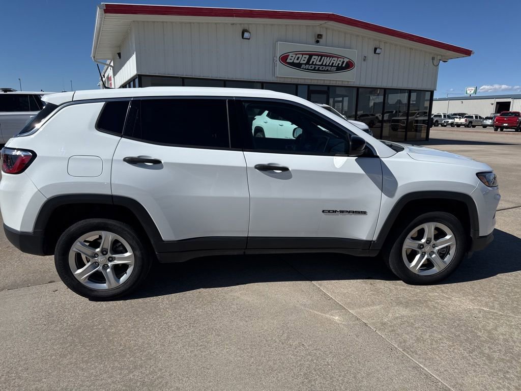 Used 2023 Jeep Compass Sport image 6