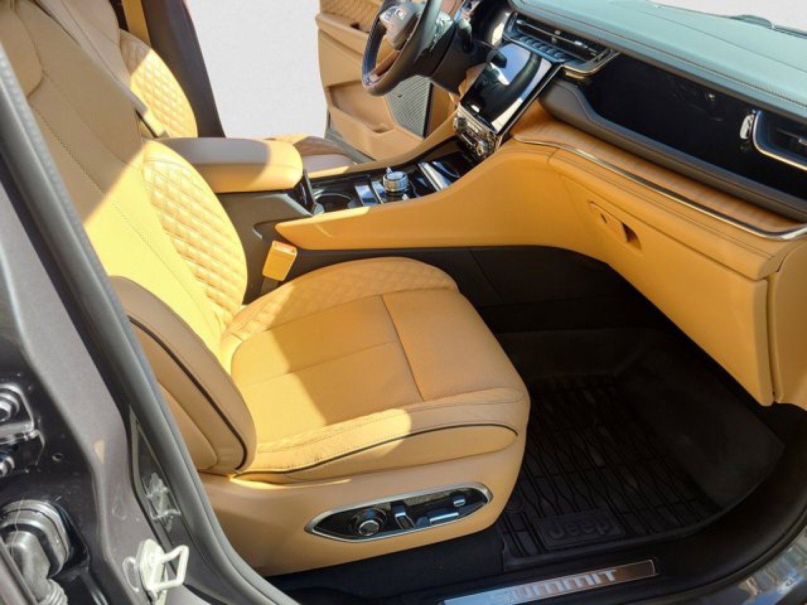 Used 2024 Jeep Grand Cherokee L Summit image 21