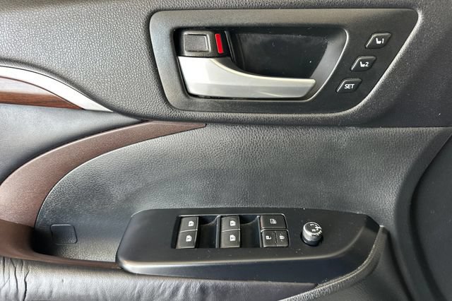 Used 2016 Toyota Highlander Limited AWD/4WD image 14