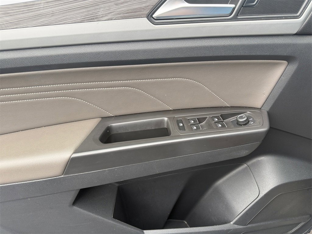 Used 2022 Volkswagen Atlas Cross Sport SE image 28