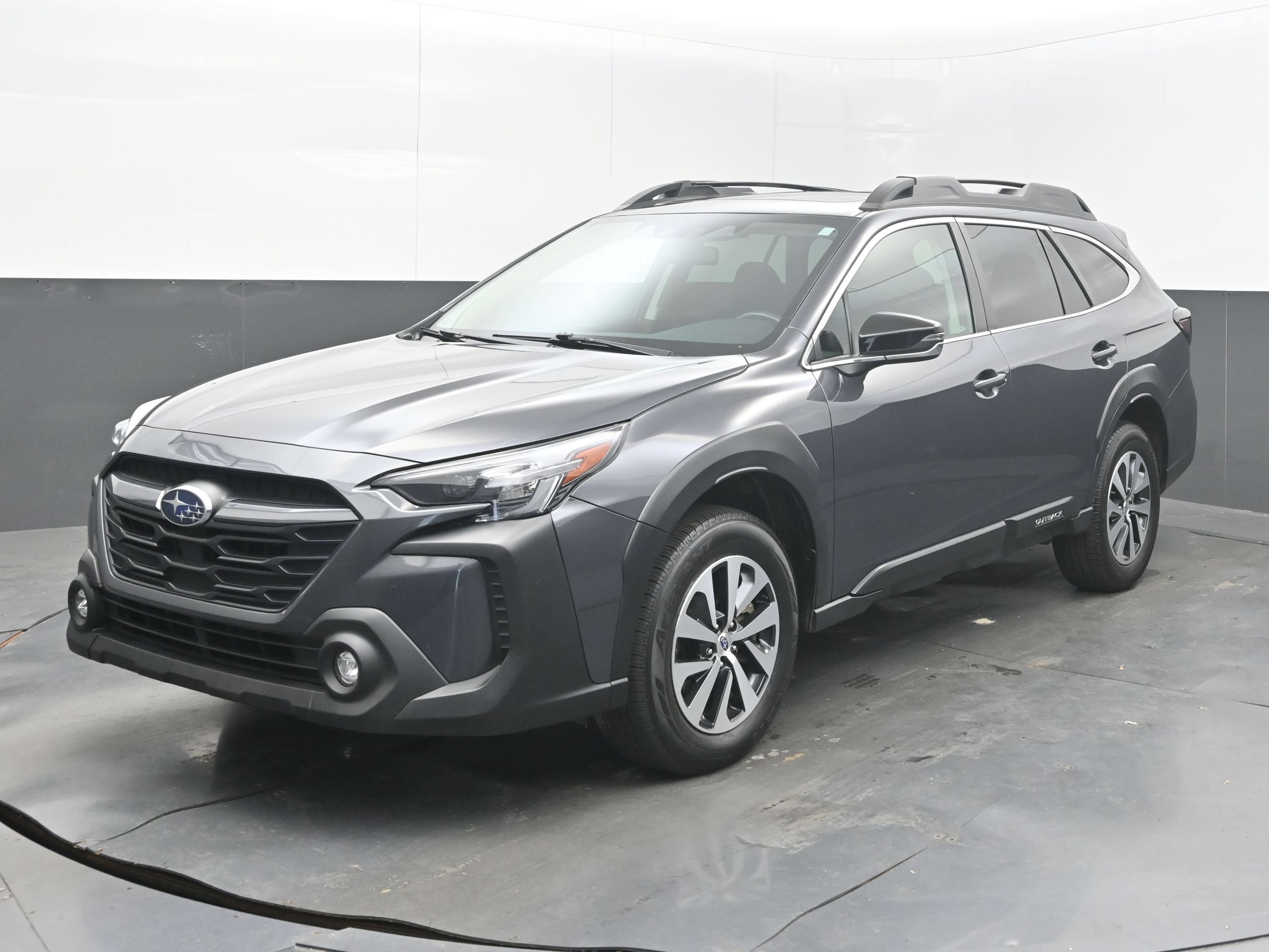 Used 2024 Subaru Outback Premium AWD/4WD image 4