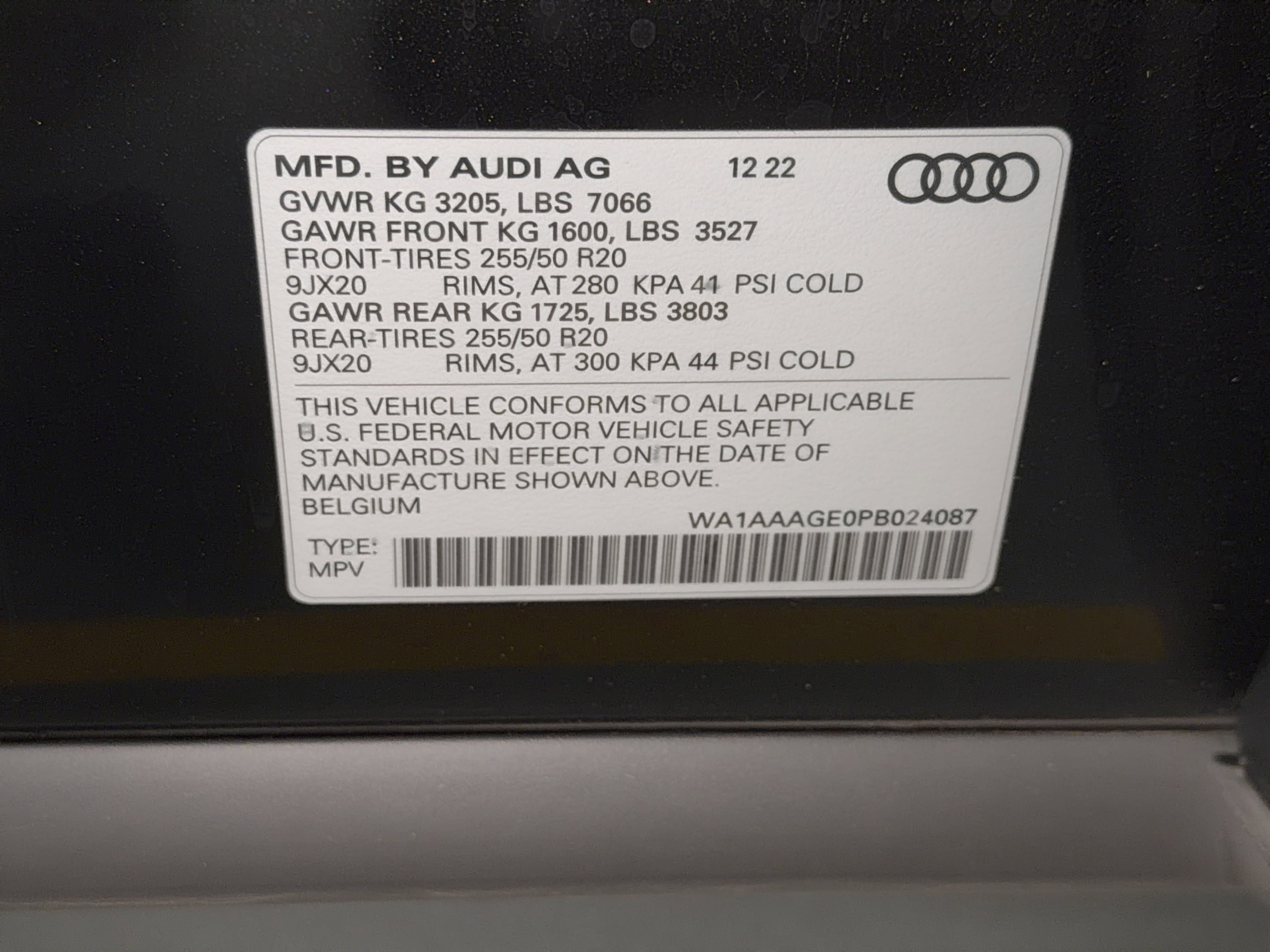 Used 2023 Audi e-tron Premium w/ Convenience Plus Package image 27