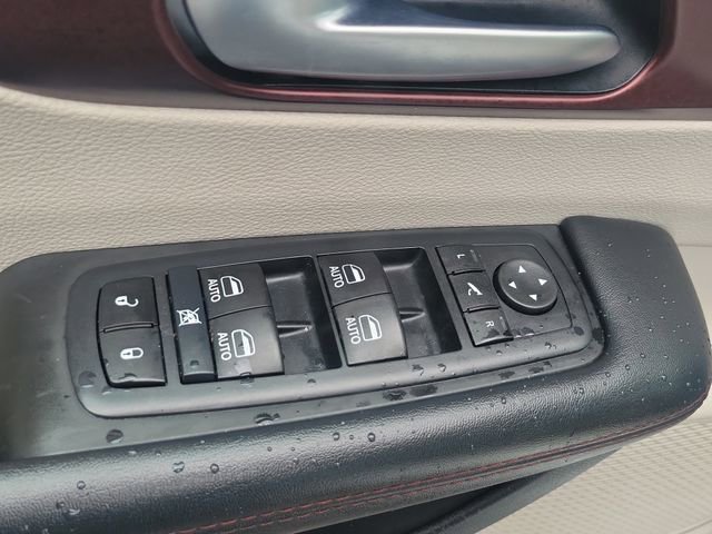 Used 2017 Chrysler Pacifica Limited w/ UConnect Theater Package FWD image 25