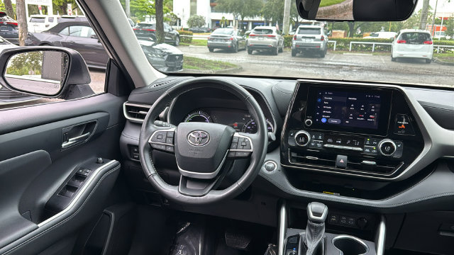 Used 2023 Toyota Highlander XLE FWD image 15