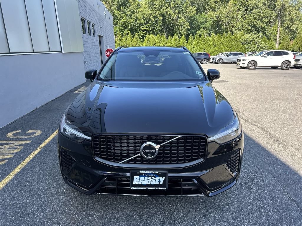 Certified 2024 Volvo XC60 B5 Plus w/ Climate Package AWD/4WD image 3