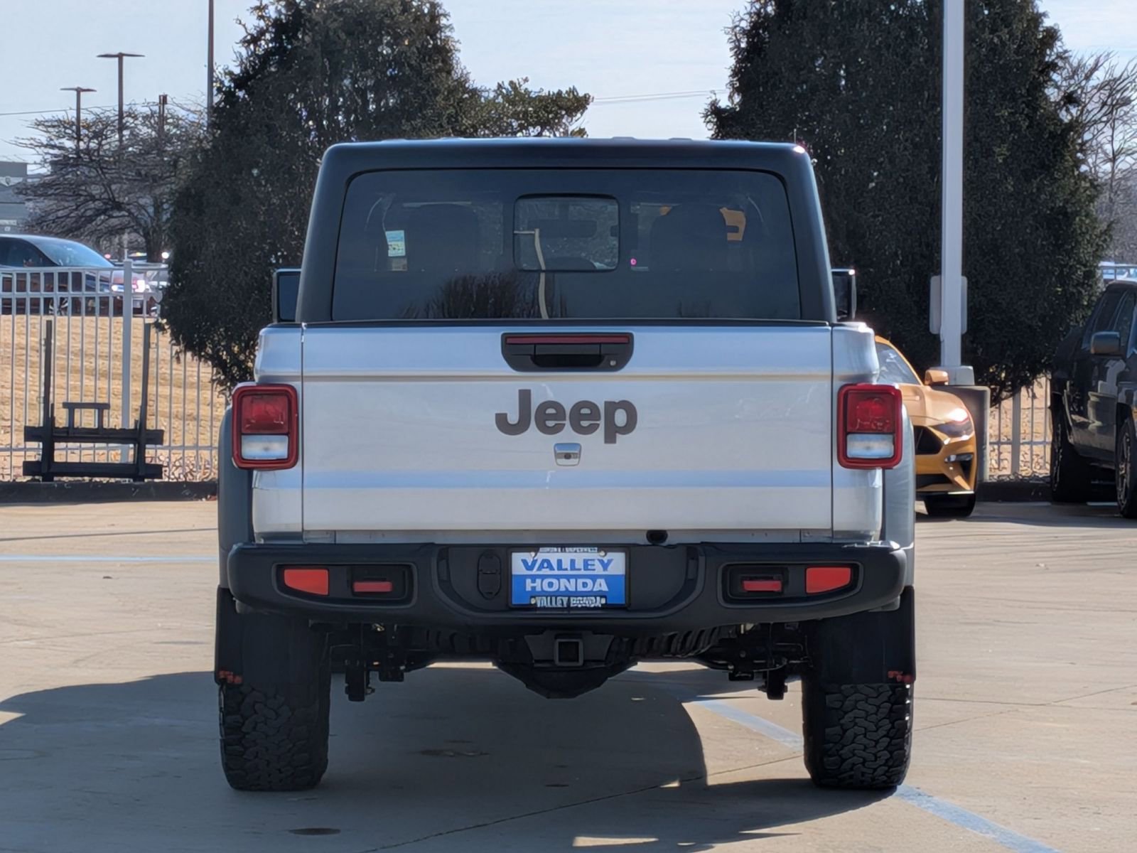 Used 2022 Jeep Gladiator Rubicon w/ Cold Weather Group image 6